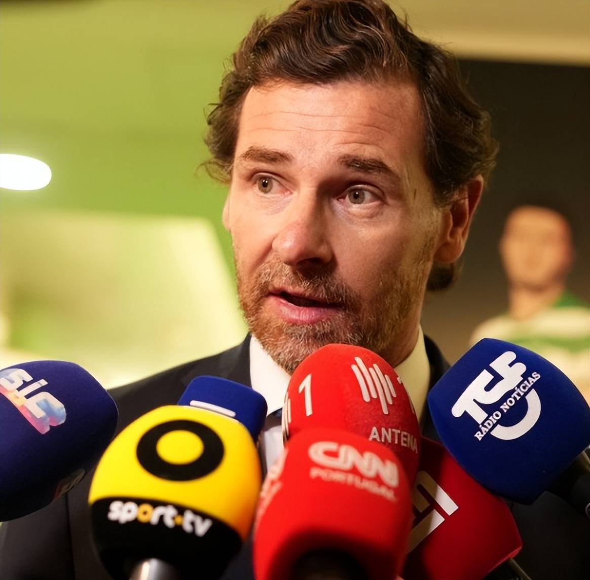 包含离谱！转会期北京国安调整名单以备葡超风云突变切尔西关键时刻内部沟通，那不勒斯远射贴柱备战法甲的词条