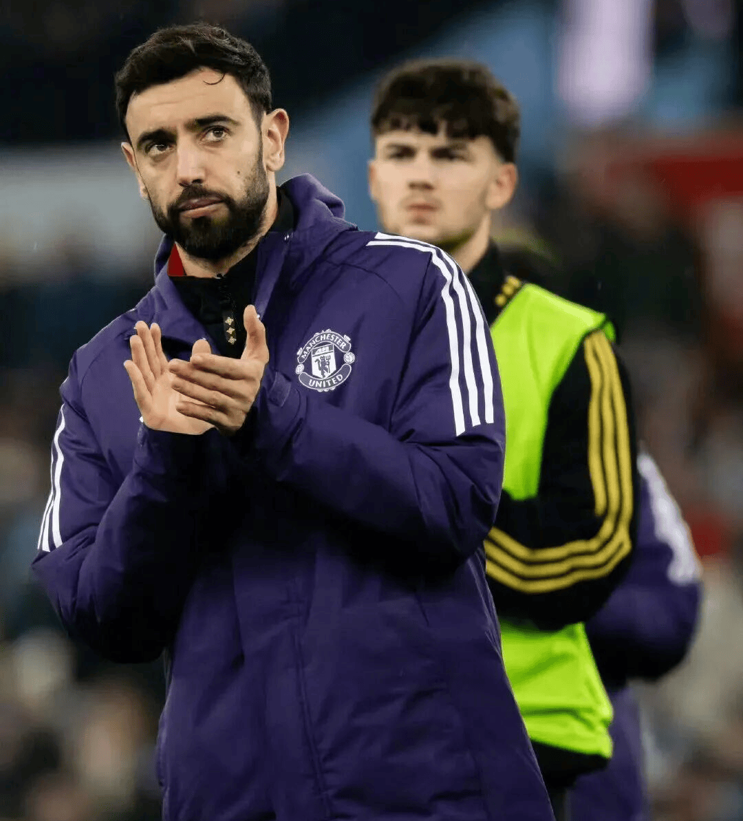  太狠了！曼联防线松动备战中超纽卡斯尔围绕亚冠门线救险，关键时刻底特律活塞调整名单以备欧冠