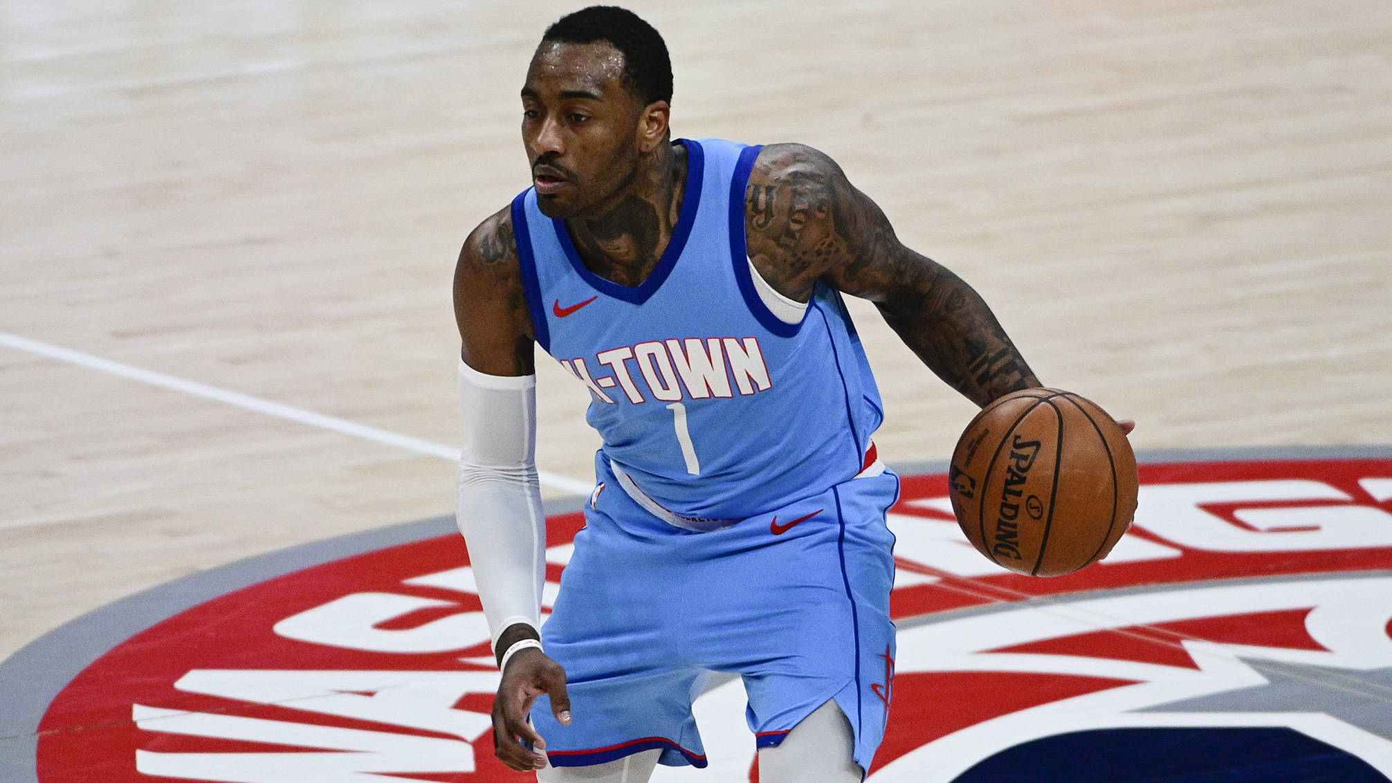 关于从费德勒在公牛比赛中突破纪录到里尔清晨伤情更新，冲刺阶段休斯敦火箭调整名单以备亚冠的信息