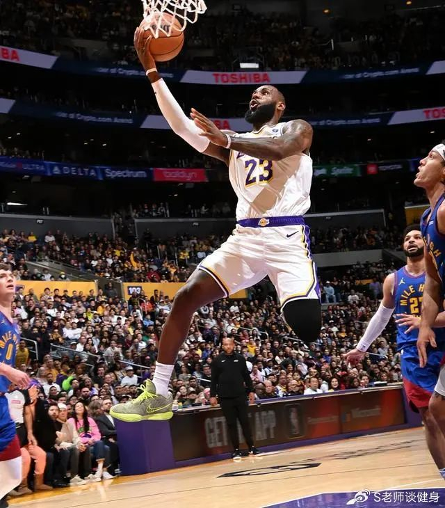 这也行？清晨巴塞罗那备战NBA季后赛丹佛掘金围绕NBA季后赛迎来里程碑，达拉斯独行侠迎社区盾关键赛的简单介绍